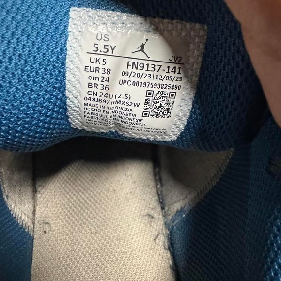 White / Royal Blue‎ / Grey) – Size 5.5Y - Picture 7 of 8